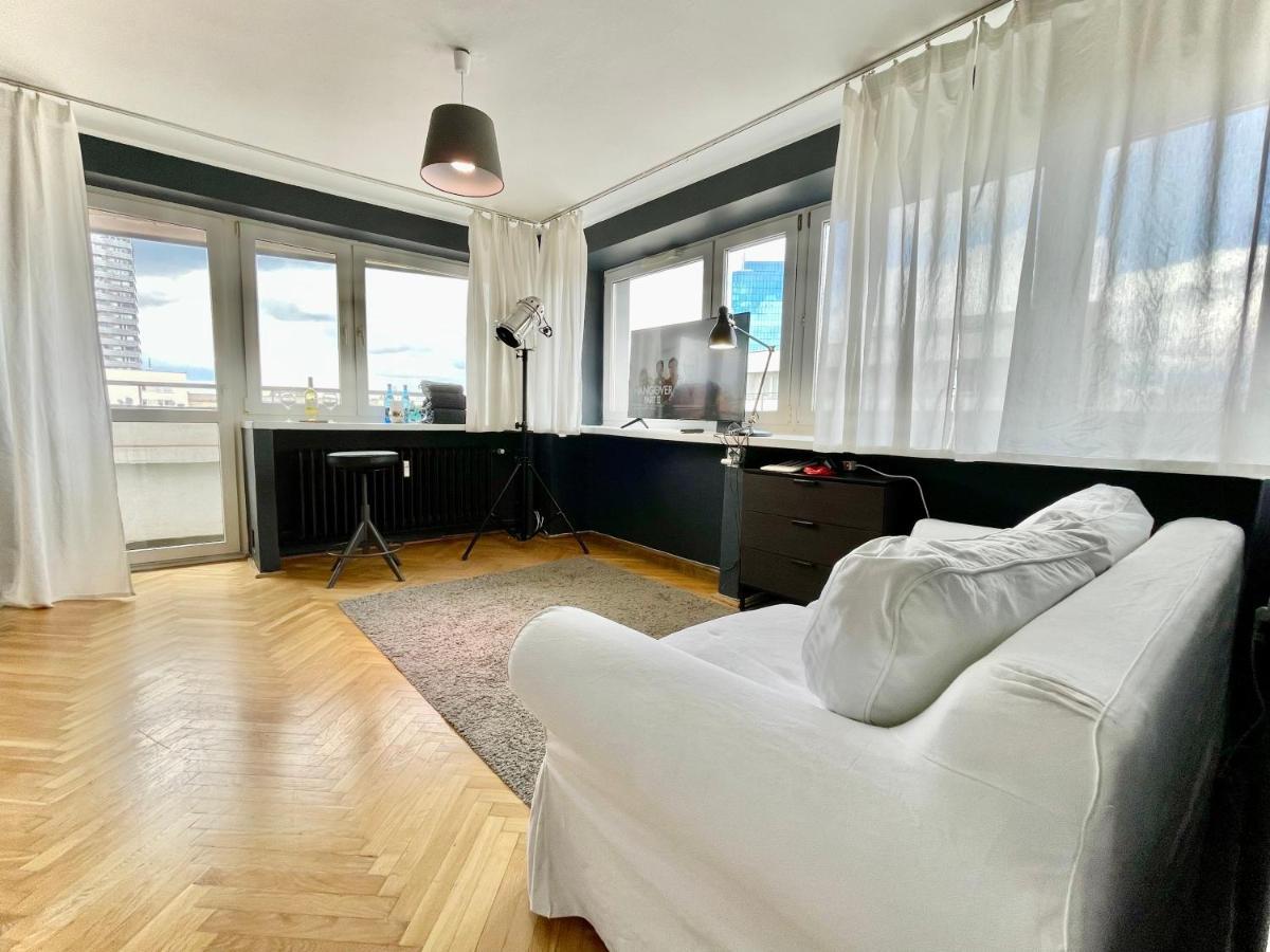 Super Silver 2Xmetro Parking Wifi 300 Mb/S Nowy Netflix Hbo Appletv Filharmonia Warschau Exterior foto