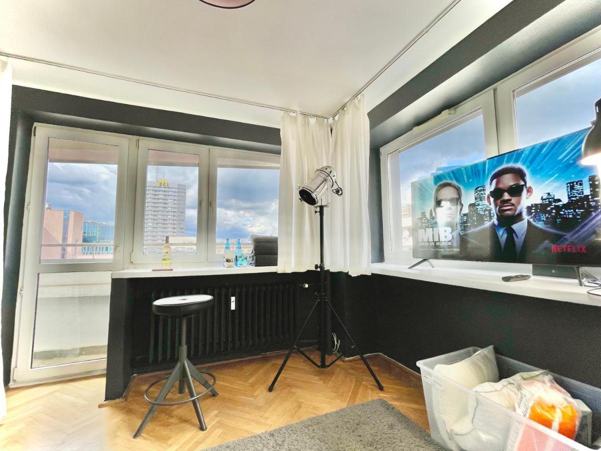 Super Silver 2Xmetro Parking Wifi 300 Mb/S Nowy Netflix Hbo Appletv Filharmonia Warschau Exterior foto